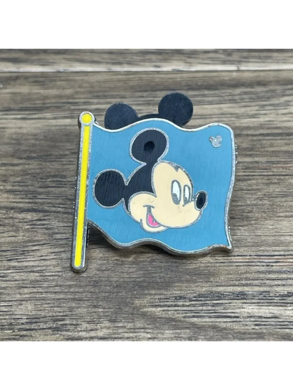 2008 Mickey Mouse Flag Disney Trading Pin Hidden Mickey KG JD